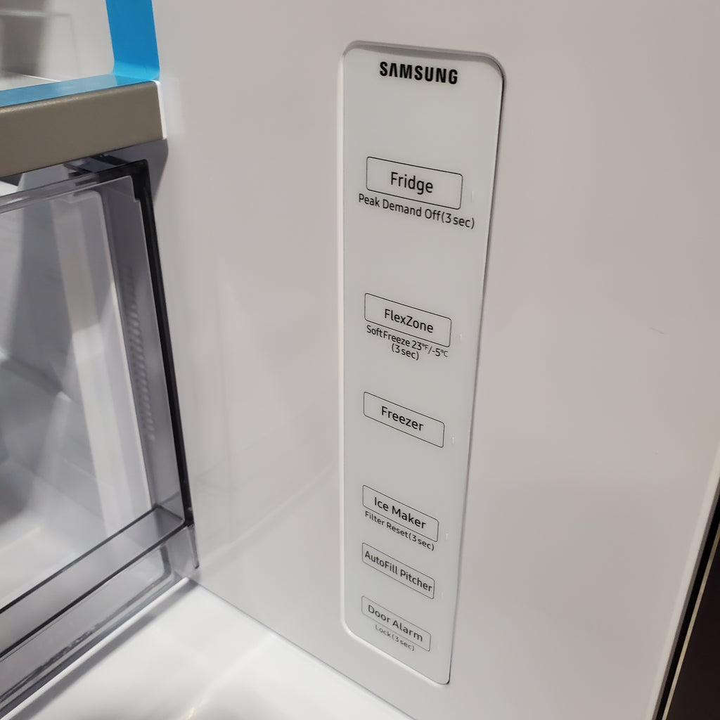 Samsung Bespoke 29 cu. ft. 4-Door French Door Refrigerator with Beverage Center™ in White Glass 4SD419 - RF29BB860012 - Open Box