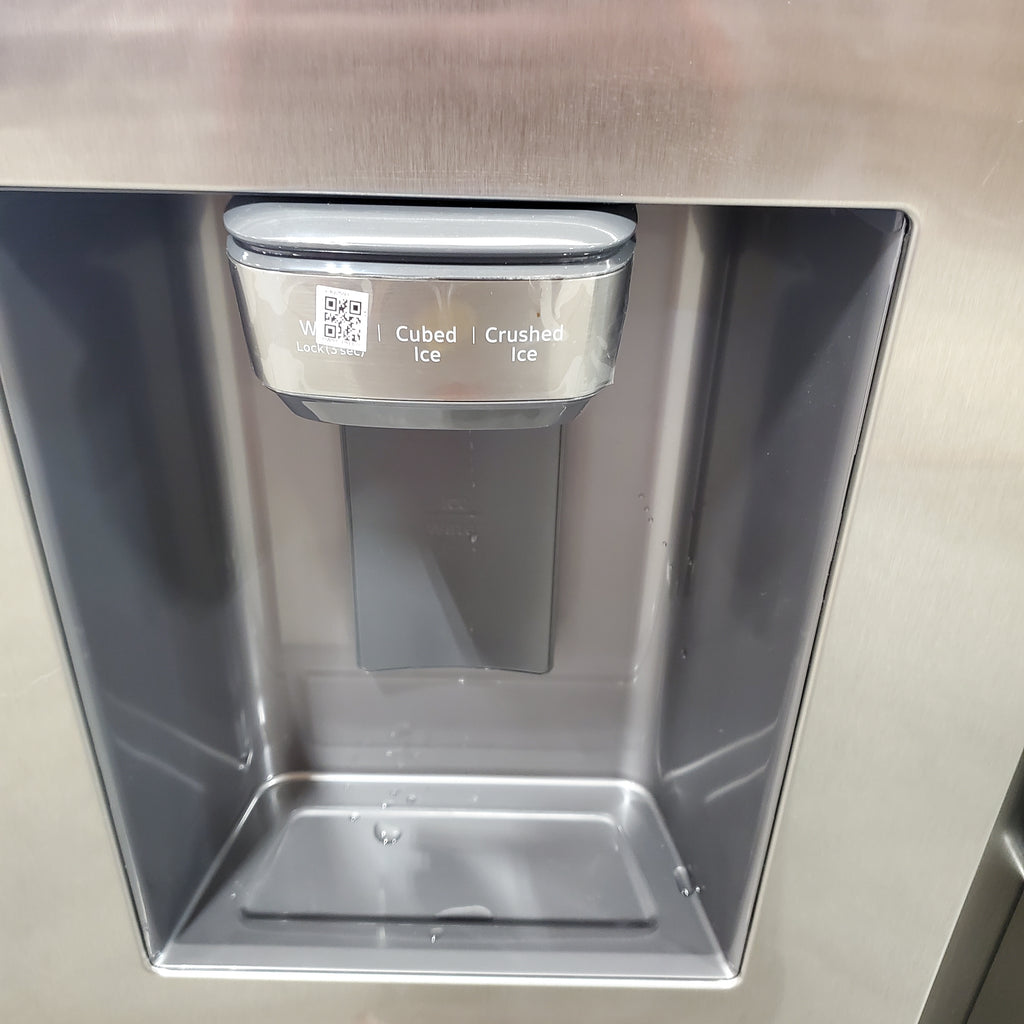 Samsung 27.4-cu ft Side-by-Side Refrigerator with Ice Maker in Fingerprint Resistant Stainless Steel 5SD266 - RS27T5200SR - Scratch & Dent (Minor)