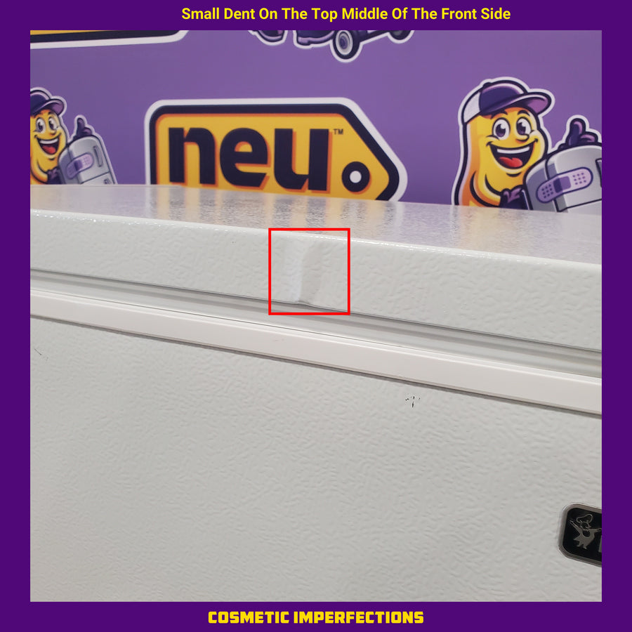 Magic Chef 5.0. cu. ft. Chest Freezer with Interior LED Light and Defrost Water Drain HMCF5W4 - Scratch & Dent (Minor)
