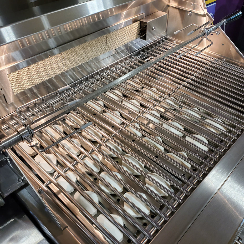 Pictures of Coyote 30 Inch Freestanding Grill with 2 Infinity Burners™, RapidSear™ Infrared Burner, 700 sq. in. Cooking Surface, Rotisserie and Smoker Box 1117281 - C2SL30NG-FS - Scratch & Dent (Minor) - Neu Appliance Outlet - Discount Appliance Outlet in Austin, Tx