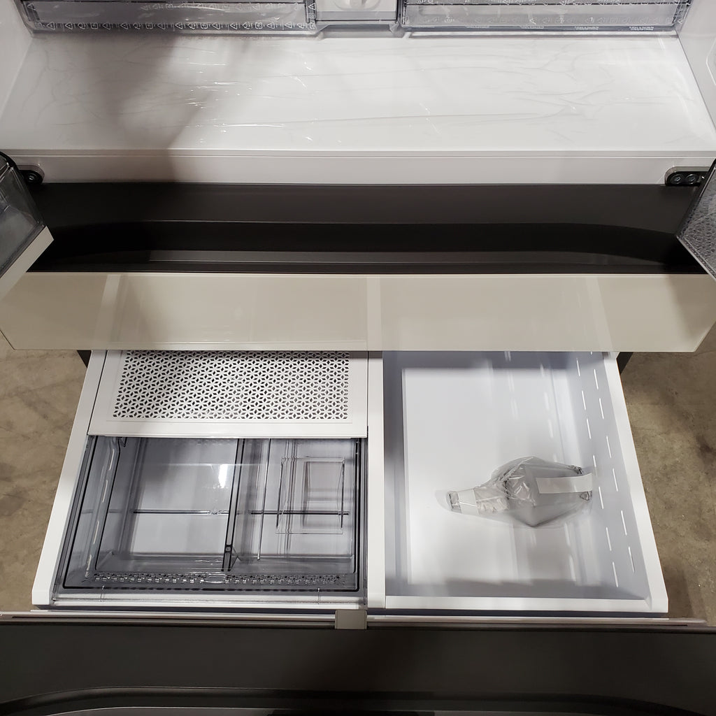 Samsung Bespoke 29 cu ft. 4-Door Standard Depth French Door Smart Refrigerator with Beverage Center Auto Fill Pitcher and Dual Ice Maker with Ice Bites™ in White Glass 25131SD113 - RF29BB86004MAA - Scratch & Dent (Minor)