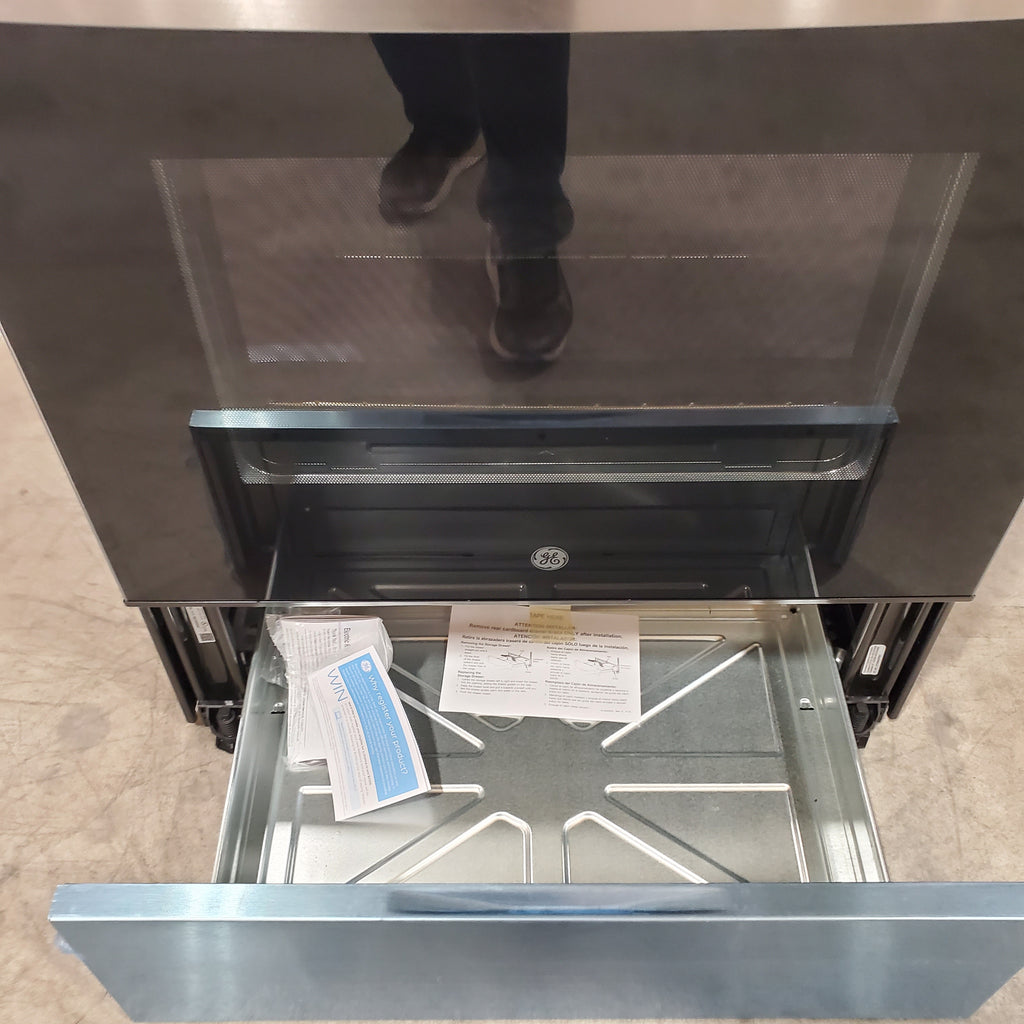 Pictures of GE ENERGY STAR® 30" Free-Standing Electric Convection Range with No Preheat Air Fry and EasyWash™ Oven Tray GRF600AVSS - New in Box - Neu Appliance Outlet - Discount Appliance Outlet in Austin, Tx