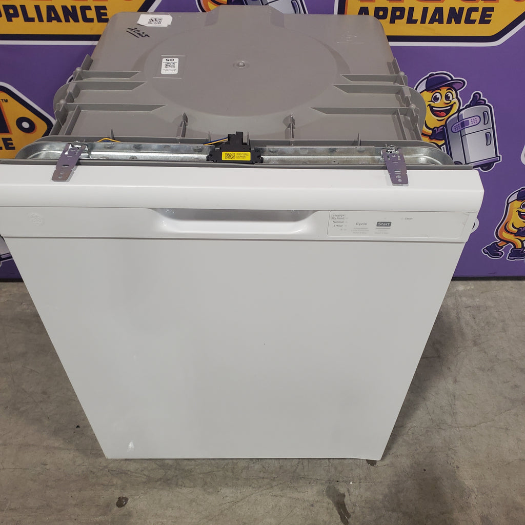 GE® ENERGY STAR® Dishwasher with Front Controls in White 25134SD480 - GDF460PGTWW - Scratch & Dent (Minor)