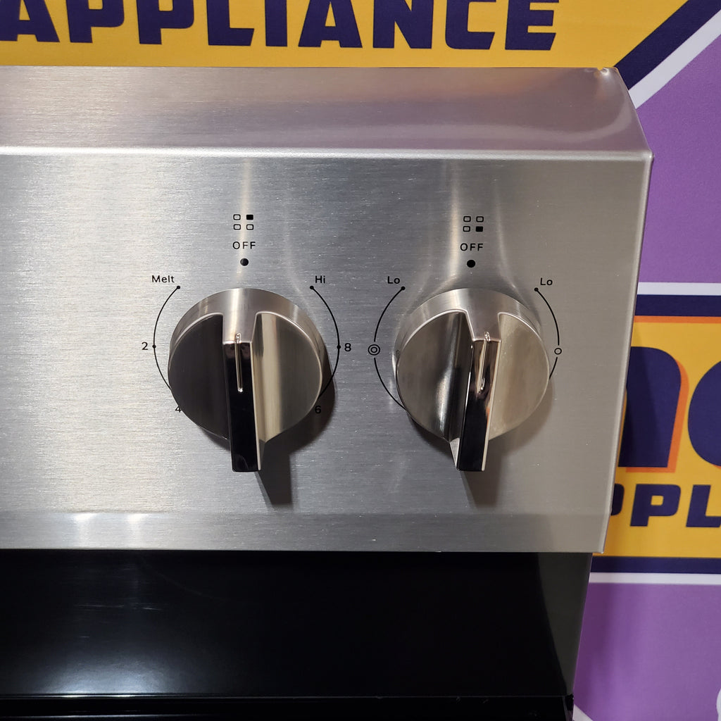 Whirlpool Energy Star Electric Range with Air Cooking Technology, No Preheat Air Fry, Air Baking and Self Clean 5SD180 - WFES5030RZ - Scratch & Dent (Minor)