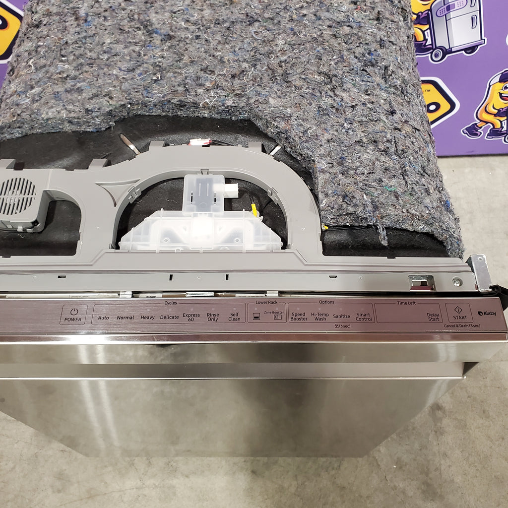 Samsung Fingerprint Resistant Stainless Steel AutoRelease Smart 39dBA Dishwasher with Linear Wash 6SD148 - DW80R9950US - Scratch & Dent (Minor)