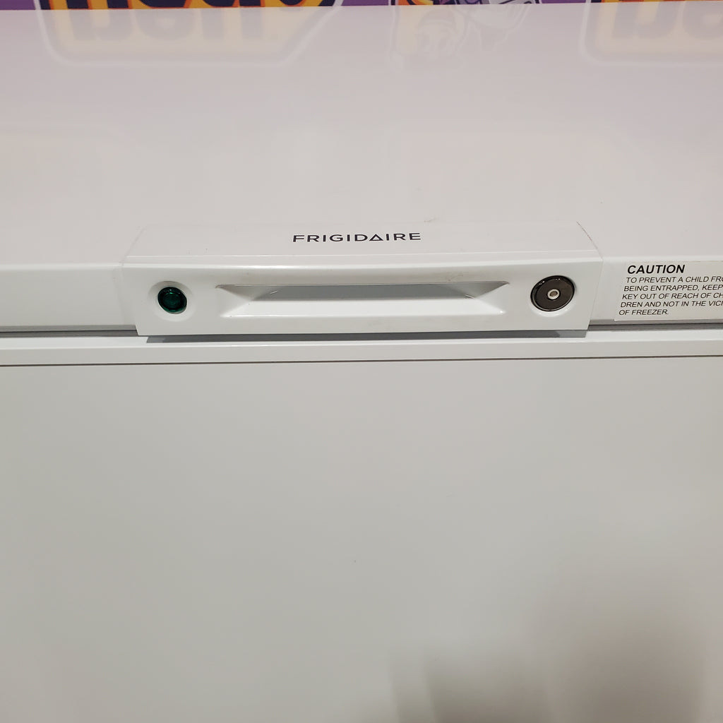 Pictures of Frigidaire 20 Cu. Ft. Garage Ready Chest Freezer in White 20SD047 - FFCL2042AW - Scratch & Dent (Minor) - Neu Appliance Outlet - Discount Appliance Outlet in Austin, Tx