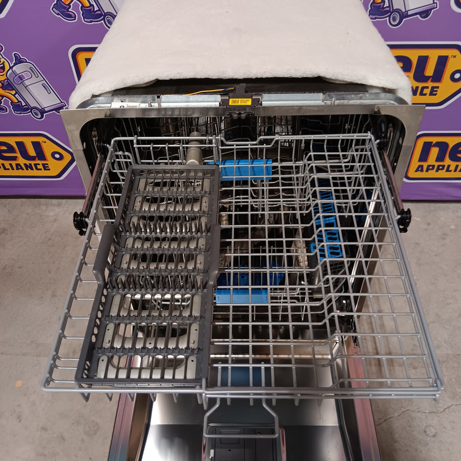 GE Profile™ ENERGY STAR Smart UltraFresh System Dishwasher with Microban™ Antimicrobial Technology with Deep Clean Washing 3rd Rack, 39 dBA GE9856 - PDP795SYVFS - New in Box
