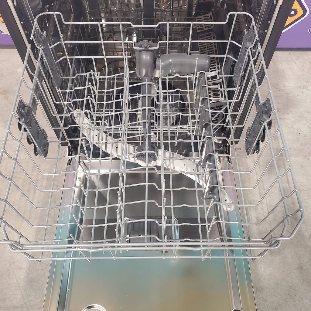 Pictures of GE® Fingerprint Resistant Black Slate ENERGY STAR® Top Control with Stainless Steel Interior Dishwasher with Sanitize Cycle GDT670SFVDS - Scratch & Dent Moderate - Neu Appliance Outlet - Discount Appliance Outlet in Austin, Tx