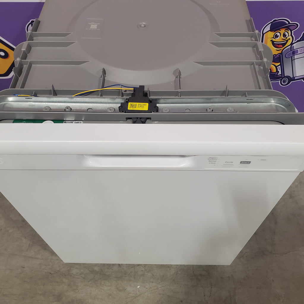Pictures of GE® ENERGY STAR® Dishwasher with Front Controls in White 25133SD441 - GDF460PGTWW - Open Box - Neu Appliance Outlet - Discount Appliance Outlet in Austin, Tx