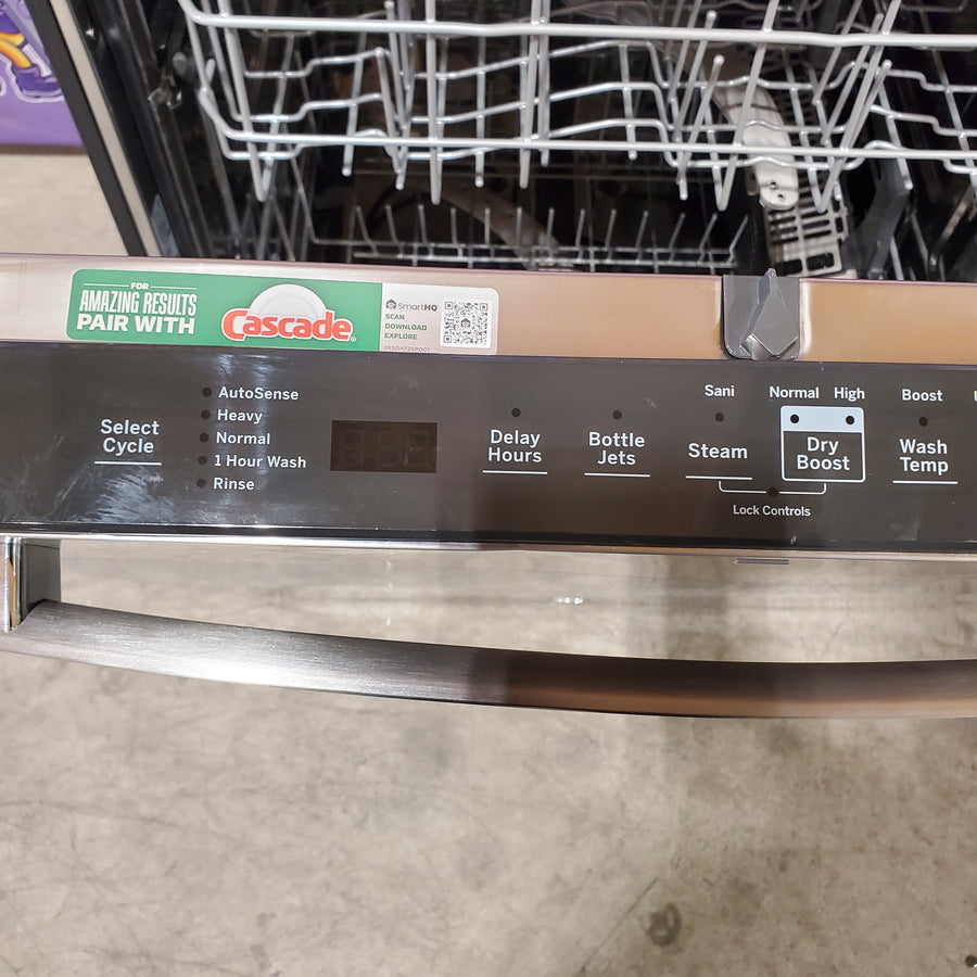 GE ENERGY STAR Fingerprint Resistant Top Control with Stainless Steel Interior Dishwasher with Sanitize Cycle 251318SD1336 - GDT650SYVFS - Scratch & Dent (Moderate)