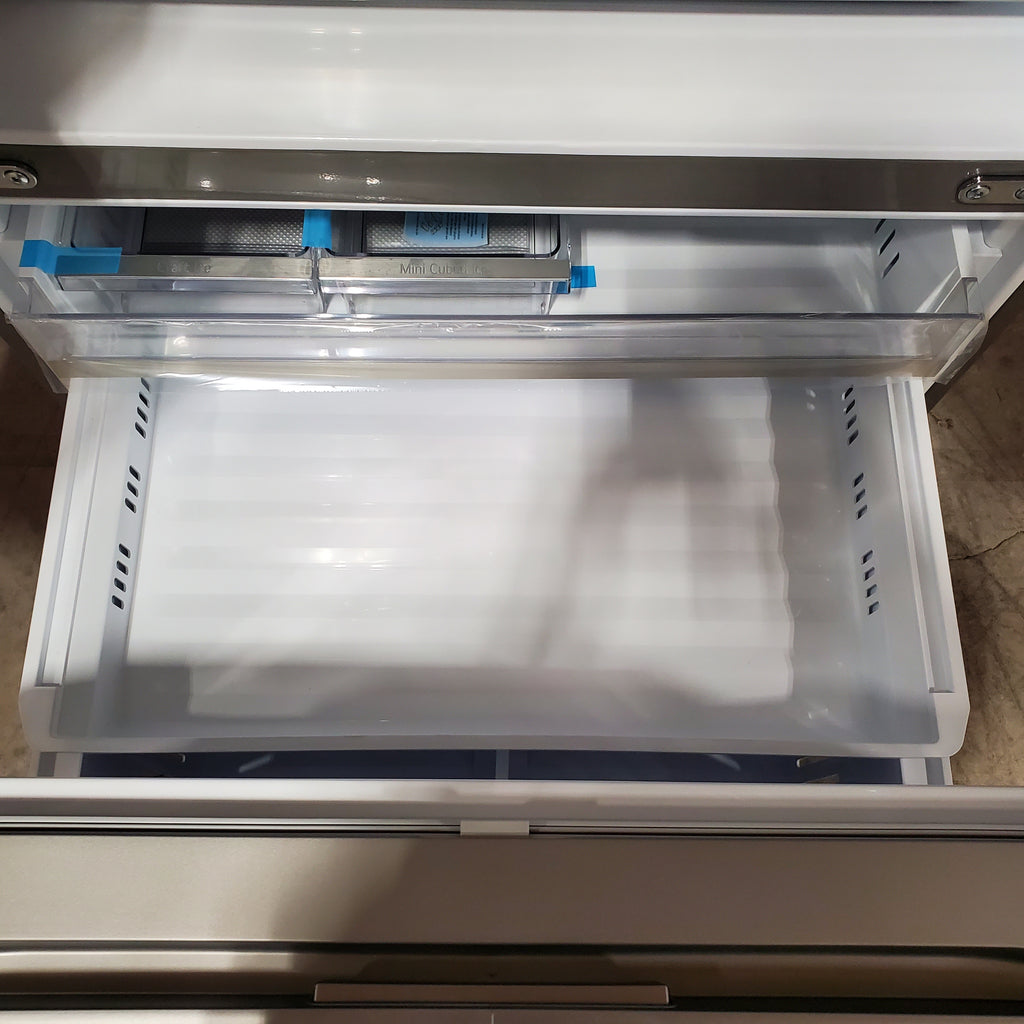 LG 26 cu. ft. Counter-Depth French Door Refrigerator in Stainless Steel with Mirror InstaView™ 3SD917 - LRYKC2606S - Scratch & Dent (Minor)