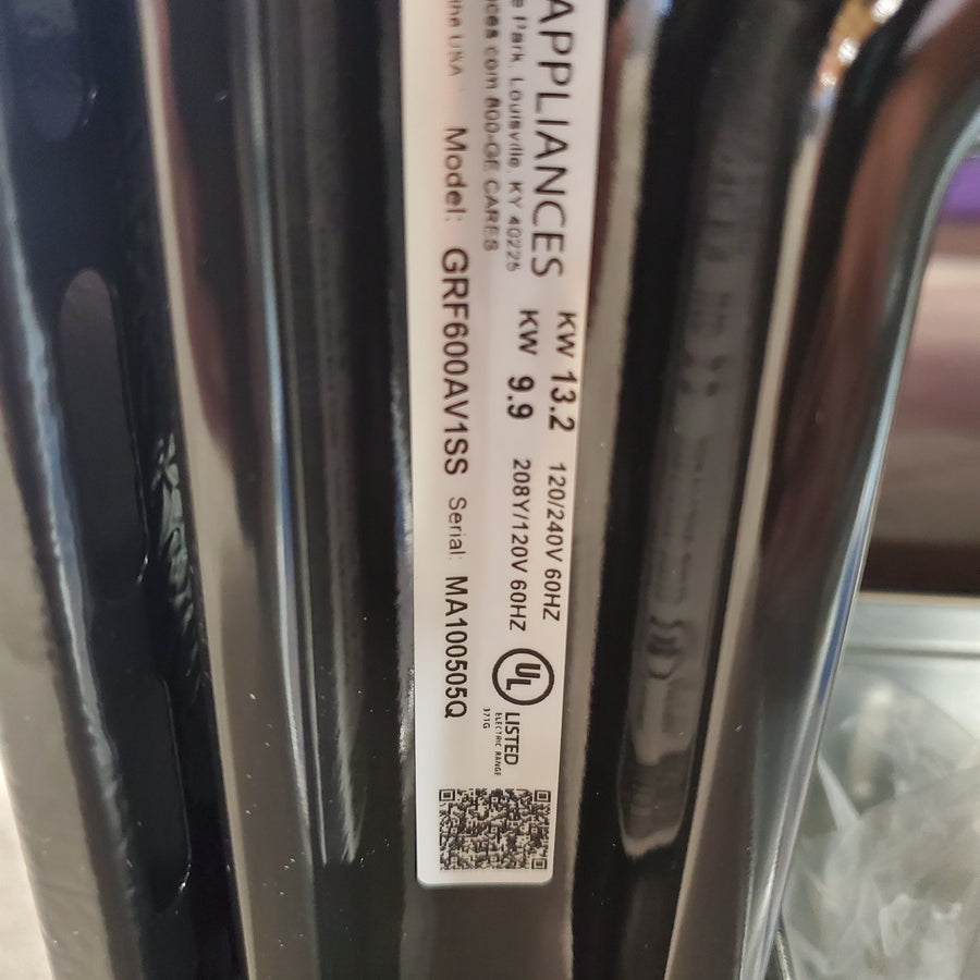 GE ENERGY STAR® 30" Free-Standing Electric Convection Range with No Preheat Air Fry and EasyWash™ Oven Tray GE9846 - GRF600AVSS - New in Box
