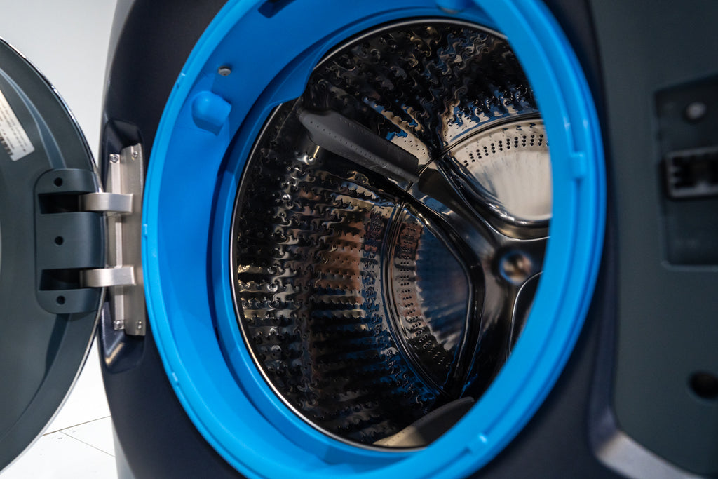 GE PFW870SPVRS Open washing machine drum with blue interior