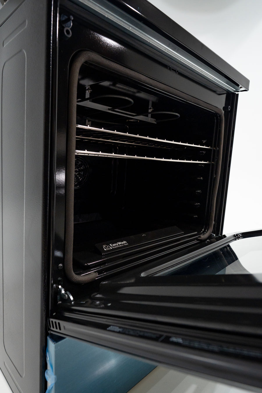 GE ENERGY STAR® 30" Free-Standing Electric Convection Range with No Preheat Air Fry and EasyWash™ Oven Tray GE9846 - GRF600AVSS - New in Box