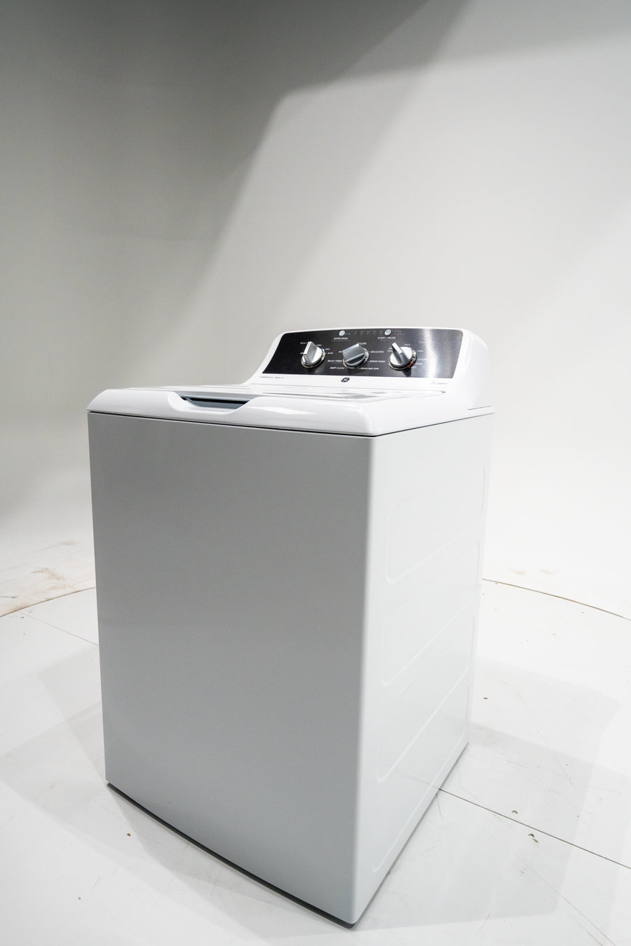 GE Commercial Quality 4.3 cu. ft. Capacity Washer with Stainless Steel Basket with Deep Clean GE9869 - GTW525ACWWB - New in Box