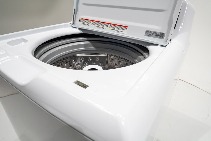 GE Commercial Quality 4.3 cu. ft. Capacity Washer with Stainless Steel Basket with Deep Clean GE9869 - GTW525ACWWB - New in Box