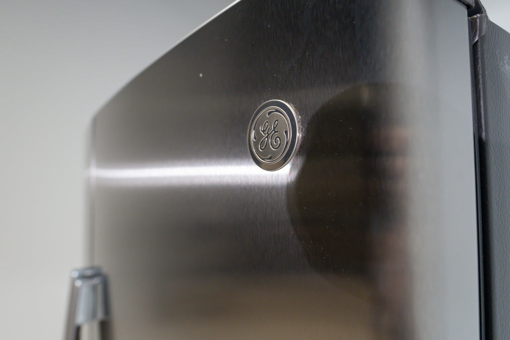 Pictures of GE 25.1 Cu. Ft. Fingerprint Resistant Side-By-Side Refrigerator GSS25IYN - New in Box - Neu Appliance Outlet - Discount Appliance Outlet in Austin, Tx