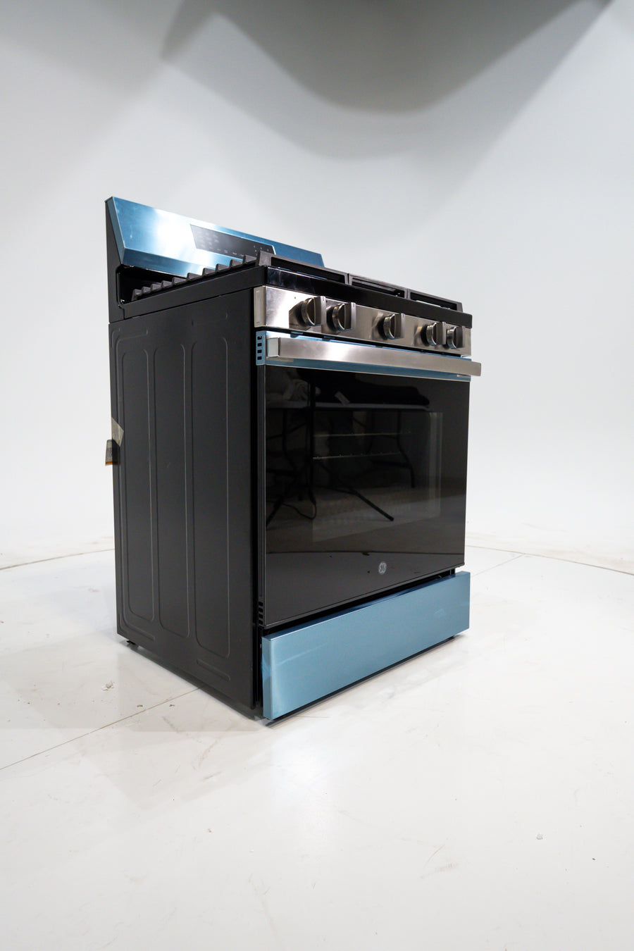 GE 30" Free-Standing Gas Convection Range with EasyWash™ Oven Tray and No Preheat Air Fry GE9845 - GGF600AVSS - New in Box