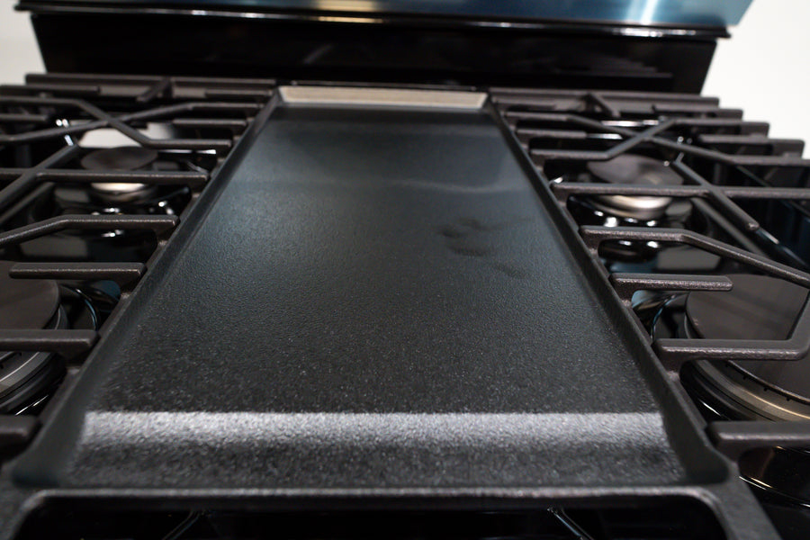 GE 30" Free-Standing Gas Convection Range with EasyWash™ Oven Tray and No Preheat Air Fry GE9845 - GGF600AVSS - New in Box