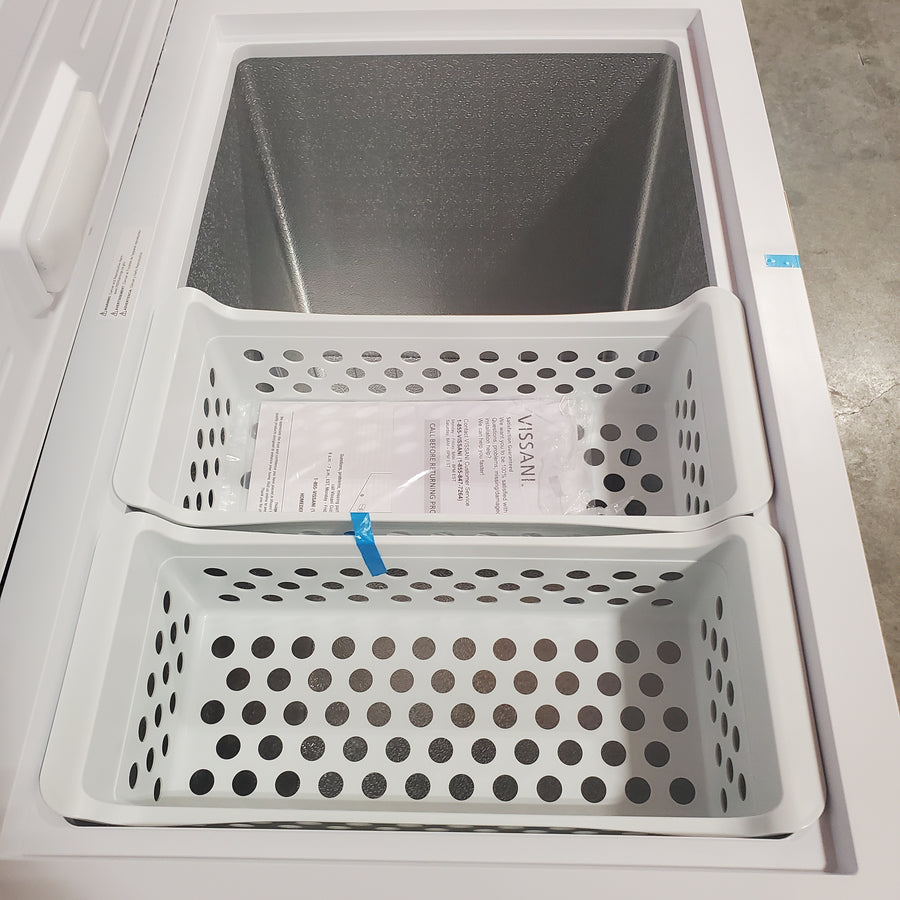 Vissani 6.9 cu. ft. Manual Defrost Chest Freezer in White, Garage Ready with LED Light Type SA117 - DCM7QRWW - Scratch & Dent (Minor)