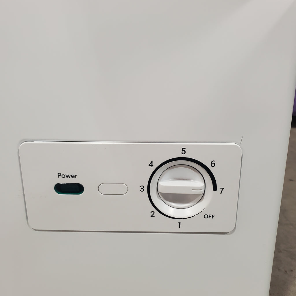 Pictures of Vissani 6.9 cu. ft. Manual Defrost Chest Freezer in White, Garage Ready with LED Light Type SA117 - DCM7QRWW - Scratch & Dent (Minor) - Neu Appliance Outlet - Discount Appliance Outlet in Austin, Tx