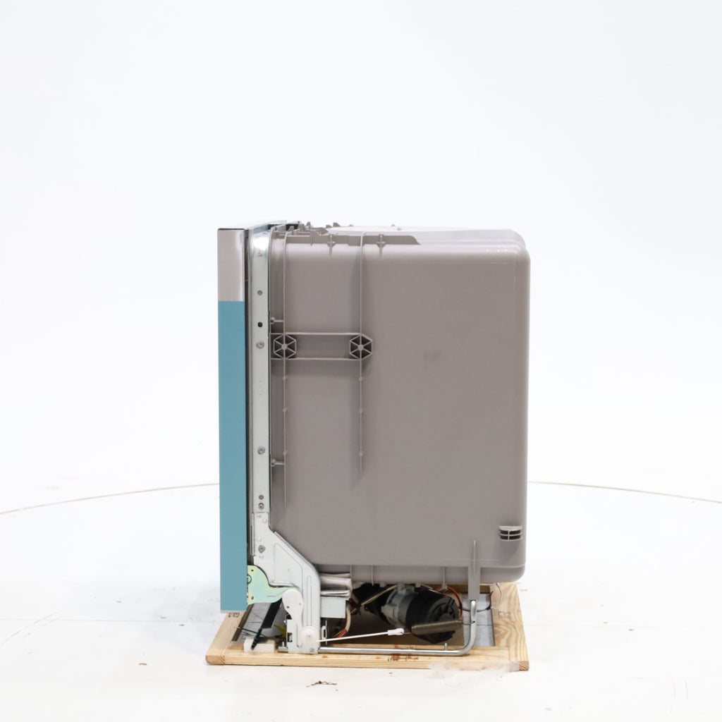 GE® ENERGY STAR® Top Control with Plastic Interior Dishwasher with Sanitize Cycle & Dry Boost GE9850 - GDP630PYRFS - New in Box