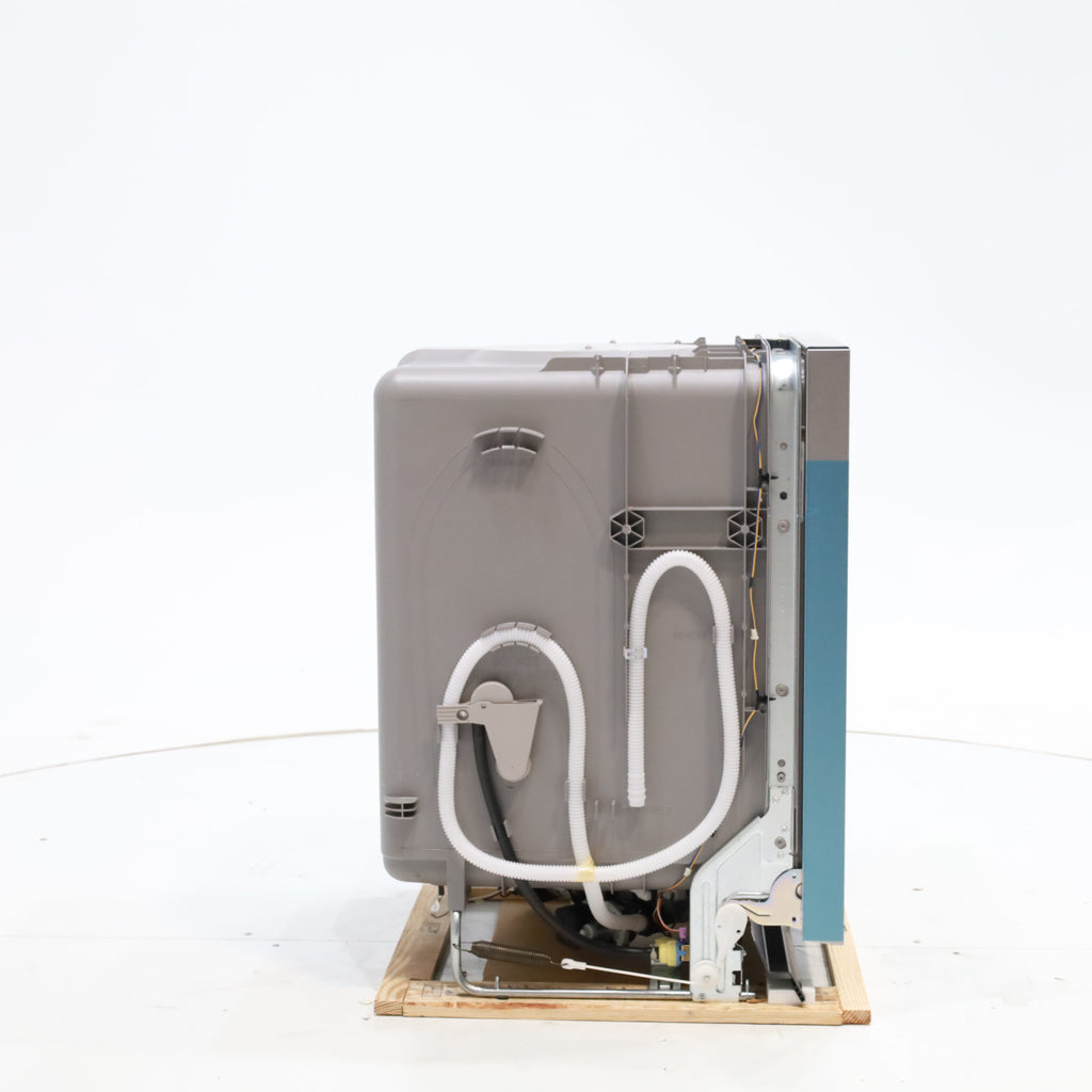 GE® ENERGY STAR® Top Control with Plastic Interior Dishwasher with Sanitize Cycle & Dry Boost GE9850 - GDP630PYRFS - New in Box