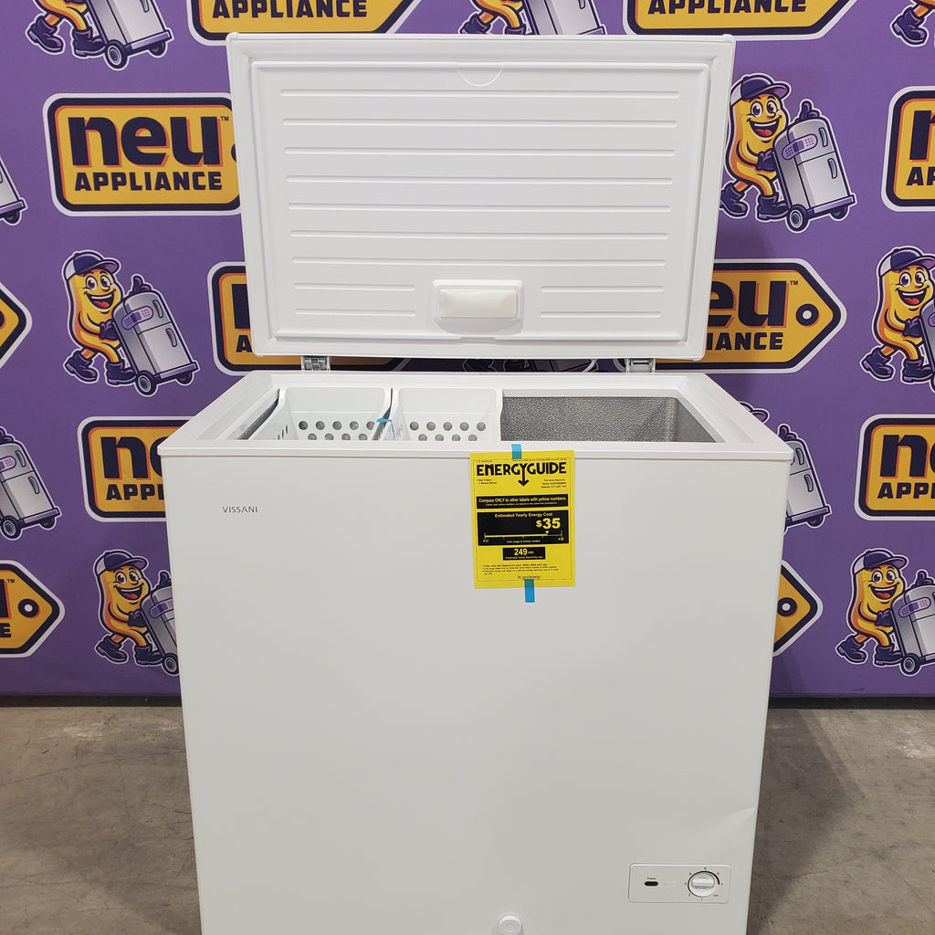 Pictures of Vissani 6.9 cu. ft. Manual Defrost Chest Freezer in White, Garage Ready with LED Light Type SA117 - DCM7QRWW - Scratch & Dent (Minor) - Neu Appliance Outlet - Discount Appliance Outlet in Austin, Tx