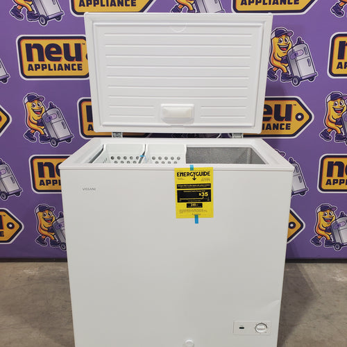 Vissani 6.9 cu. ft. Manual Defrost Chest Freezer in White, Garage Ready with LED Light Type SA117 - DCM7QRWW - Scratch & Dent (Minor)