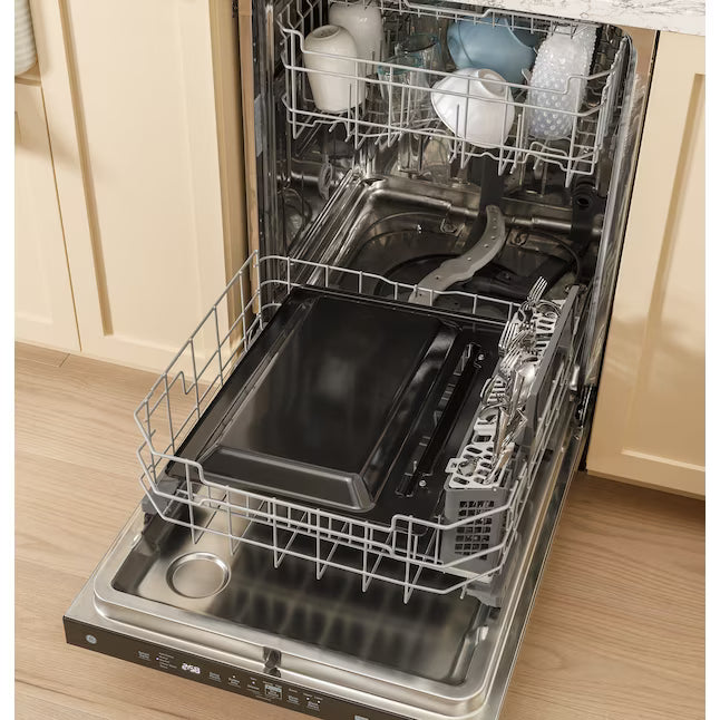 GE 30" Free-Standing Gas Convection Range with EasyWash™ Oven Tray and No Preheat Air Fry GE9845 - GGF600AVSS - New in Box