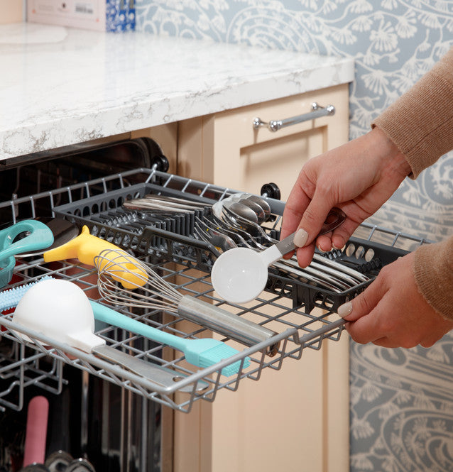 GE® Fingerprint Resistant Stainless Steel ENERGY STAR® Top Control with Stainless Steel Interior Dishwasher with Sanitize Cycle GE9849 - GDT670SYVFS - New in Box