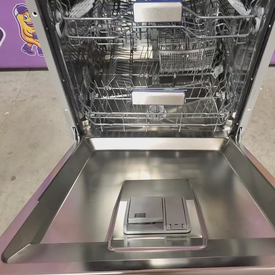 Pictures of ZLINE 24 Inch Fully Integrated Dishwasher with 15 Place Setting Capacity, 8 Wash Cycle, Delay Wash, Adjustable Rack, 51 dBA Silence Rating, UL Listed, and ENERGY STAR Certified DWV-24 - Open Box - Neu Appliance Outlet - Discount Appliance Outlet in Austin, Tx