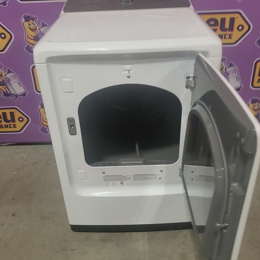 Pictures of Samsung 5.2 cu. ft. Large Capacity Smart Top Load Washer with Super Speed Wash in White WA52DG5500AW - Scratch & Dent (Minor) and Samsung White Smart Electric 7.4 Cu. Ft. Dryer with Sensor Dry and Steam Sanitize+ DVE52A5500W - Scratch & Dent (Minor) - Neu Appliance Outlet - Discount Appliance Outlet in Austin, Tx