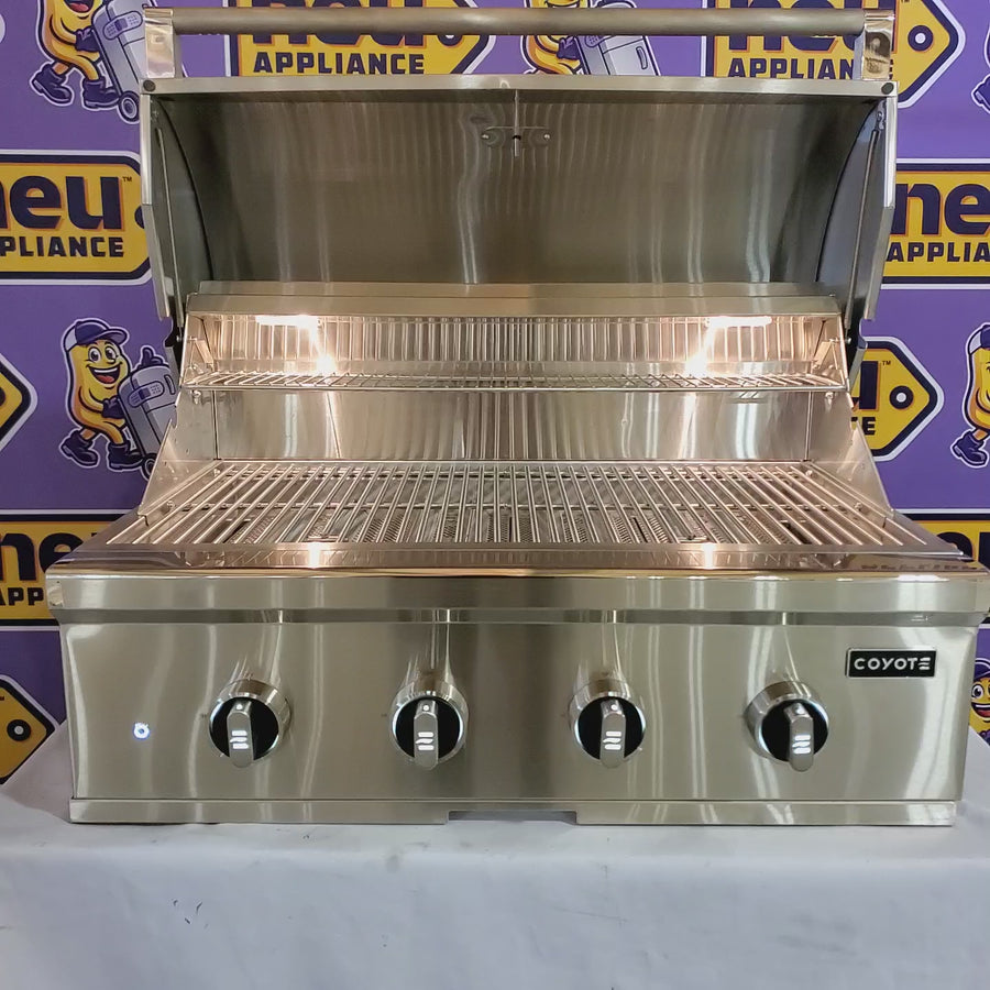 Pictures of Coyote CL-Series 36-in 4-Burner Built-In Natural Gas Grill w/ Lift-Assist Hood & Safety Valve 1118342 - C3CL36NG - Scratch & Dent (Minor) - Neu Appliance Outlet - Discount Appliance Outlet in Austin, Tx