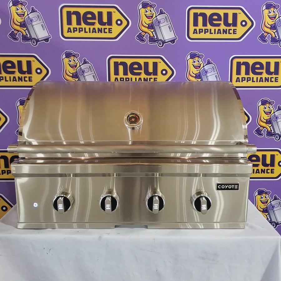 Pictures of Coyote CL-Series 36-in 4-Burner Built-In Natural Gas Grill w/ Lift-Assist Hood & Safety Valve 1118342 - C3CL36NG - Scratch & Dent (Minor) - Neu Appliance Outlet - Discount Appliance Outlet in Austin, Tx