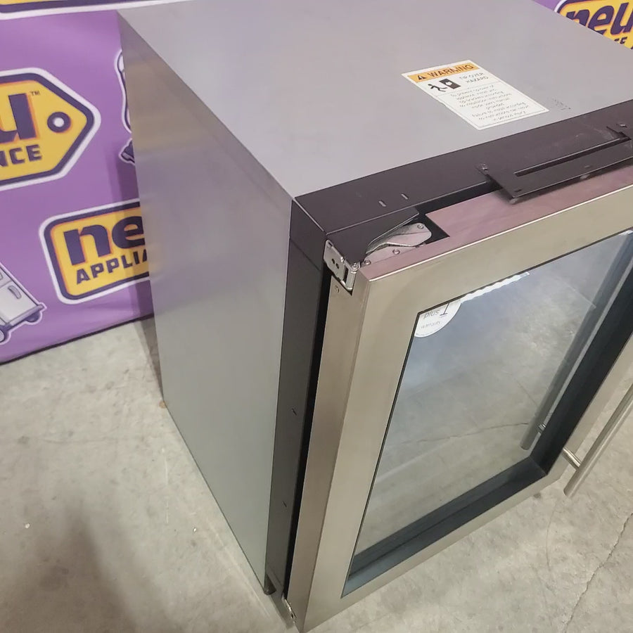 Pictures of U-Line 24 Inch Built-in Beverage Center with 4.9 cu. ft. Capacity, 79 12-oz. Bottle Capacity, 123 12-oz. Can Capacity, 10 Wine Bottle Capacity, and Convection Cooling System 1111472 - U3024BEVS00B - Scratch & Dent (Minor) - Neu Appliance Outlet - Discount Appliance Outlet in Austin, Tx