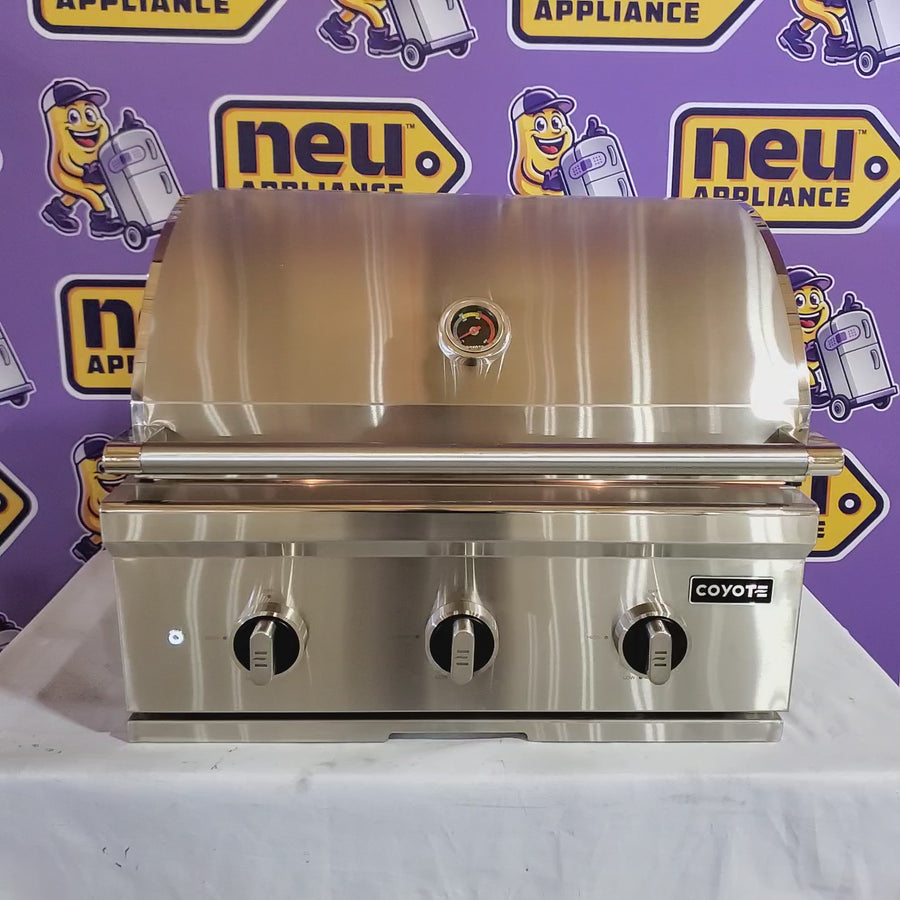 Pictures of Coyote 30 Inch Built-In Stainless Steel Gas Grill with 640 sq. in. Total Cooking Area, 3 Burner, Interior Lighting, Integrated Windguard, and Smudge Proof Control Panel 1118327 - C3C30NG - Scratch & Dent (Minor) - Neu Appliance Outlet - Discount Appliance Outlet in Austin, Tx