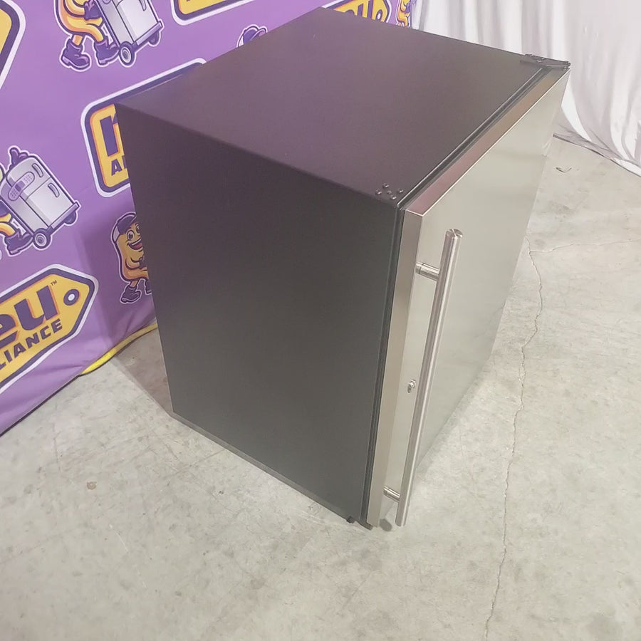 Pictures of U-Line ADA Series 5.3 Cu. Ft. Mini Fridge in Stainless Solid 11110450 - UADA24RS13B - Open Box - Neu Appliance Outlet - Discount Appliance Outlet in Austin, Tx