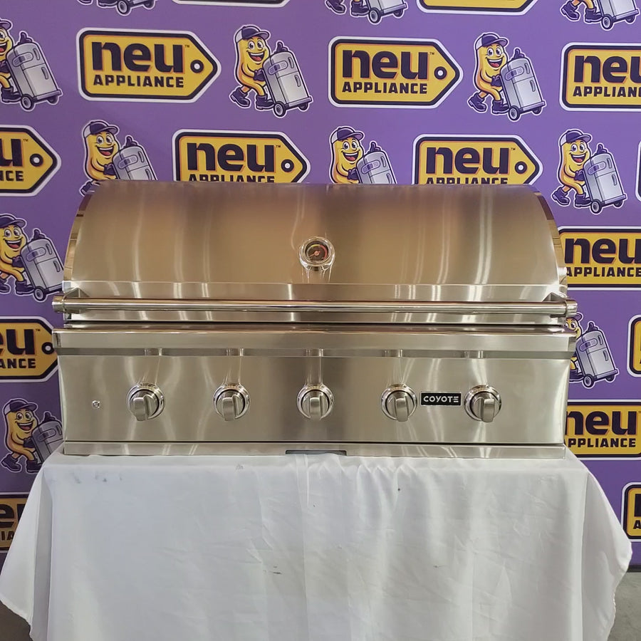 Pictures of Coyote 42 Inch Built-In Grill with 5 Infinity Burners™, 1275 sq. in. Cooking Surface, Interior Grill Lighting and Integrated Wing Guard 1118339 - C2C42NG - Scratch & Dent (Minor) - Neu Appliance Outlet - Discount Appliance Outlet in Austin, Tx