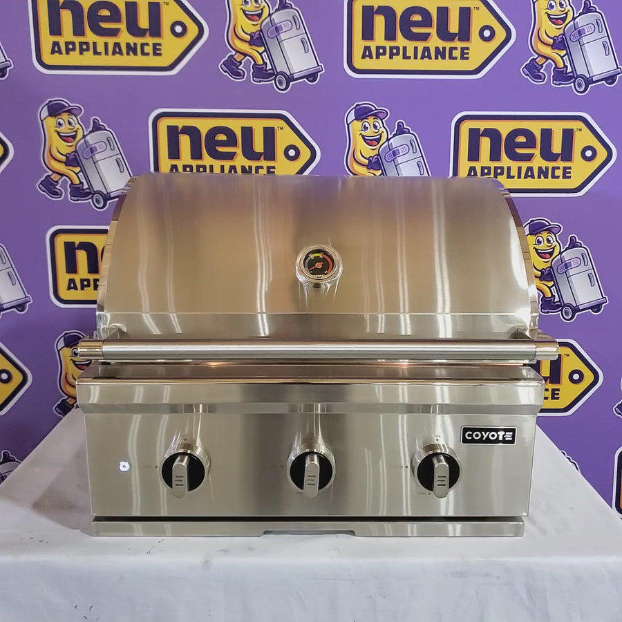 Pictures of Coyote 30 Inch Built-In Stainless Steel Gas Grill with 640 sq. in. Total Cooking Area, 3 Burner, Interior Lighting, Integrated Windguard, and Smudge Proof Control Panel 1118327 - C3C30NG - Scratch & Dent (Minor) - Neu Appliance Outlet - Discount Appliance Outlet in Austin, Tx