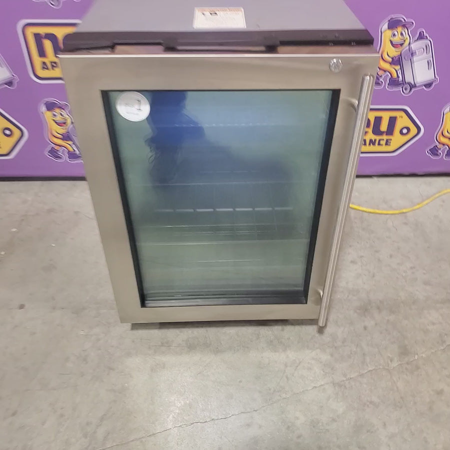 Pictures of U-Line 24 Inch Built-in Beverage Center with 4.9 cu. ft. Capacity, 79 12-oz. Bottle Capacity, 123 12-oz. Can Capacity, 10 Wine Bottle Capacity, and Convection Cooling System 1111472 - U3024BEVS00B - Scratch & Dent (Minor) - Neu Appliance Outlet - Discount Appliance Outlet in Austin, Tx