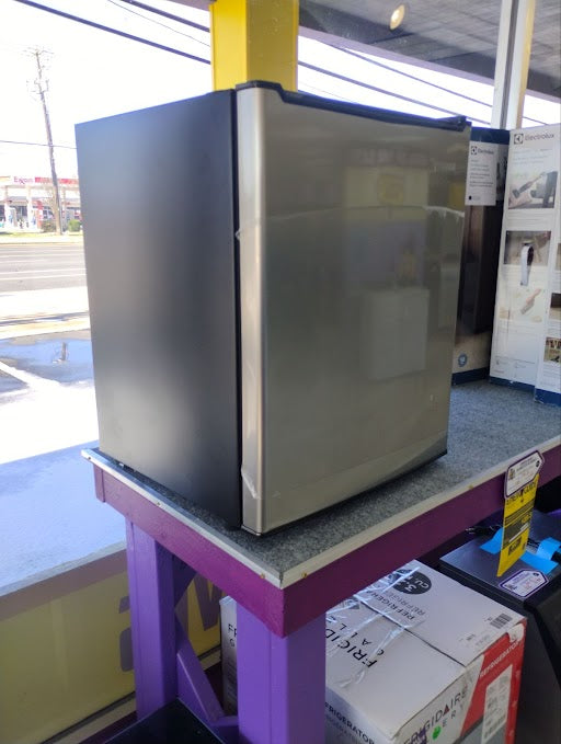 Pictures of Vissani 2.6 cu. ft. Mini Refrigerator in Stainless Steel, ENERGY STAR S150 - HVAR26GSE - Scratch & Dent (Minor) - Neu Appliance Outlet - Discount Appliance Outlet in Austin, Tx