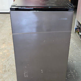 Vissani 4.3 cu. ft. Mini Refrigerator in Stainless Steel, ENERGY STAR S141 - HVAR43GSE - Scratch & Dent (Minor)