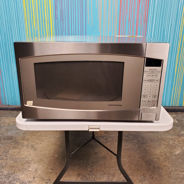 Stainless Steel GE. 2.2 cu. ft. Countertop Microwave Oven with Inverter Defrost Technology - Scratch & Dent - Minor